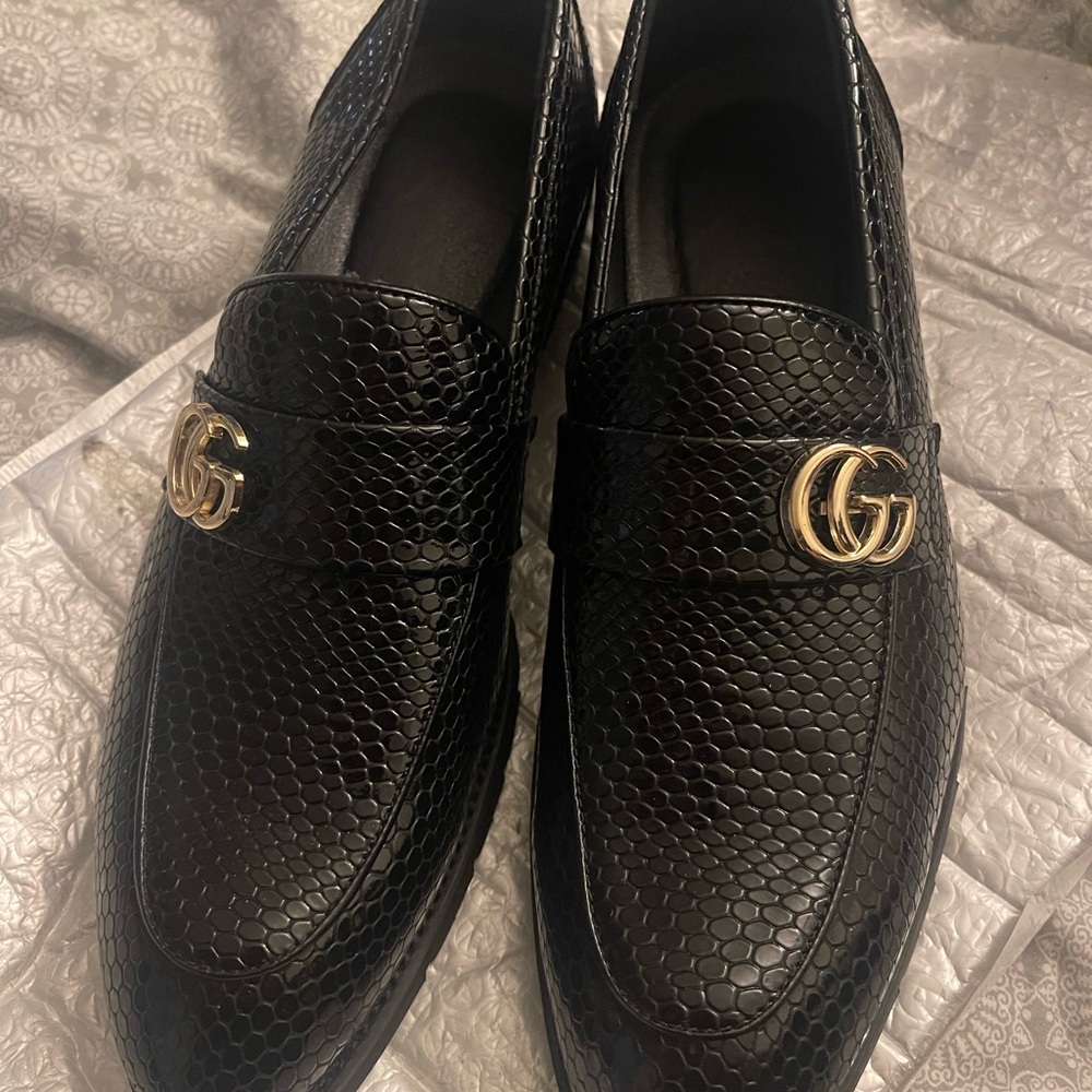 Men dressing shoes
